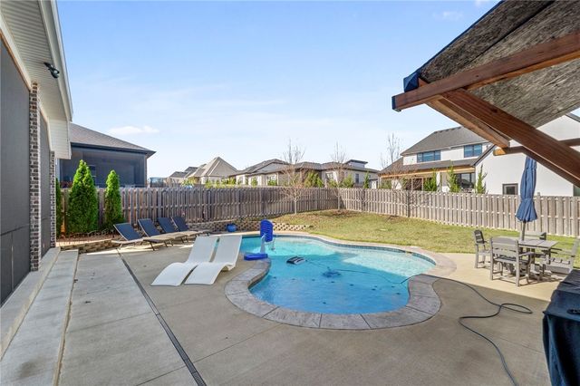 8001 W Bancroft Street, Rogers, AR 72758