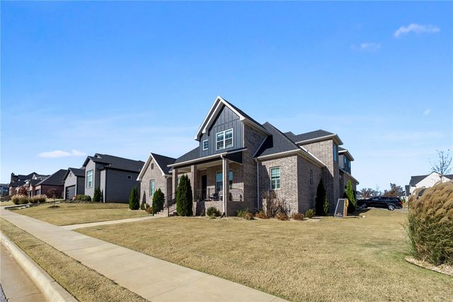 8001 W Bancroft Street, Rogers, AR 72758