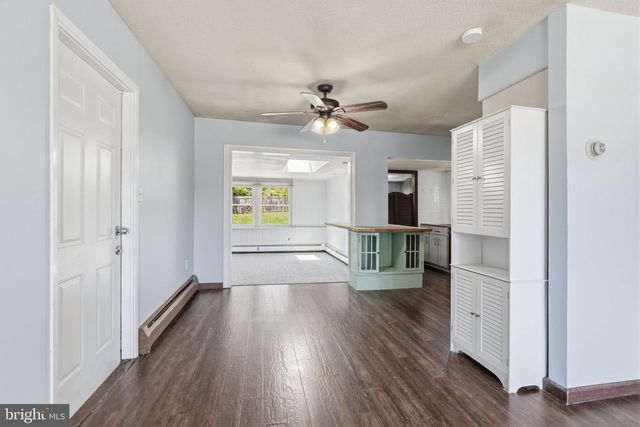 25 VERMILLION LN, Levittown, PA 19054