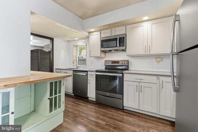 25 VERMILLION LN, Levittown, PA 19054