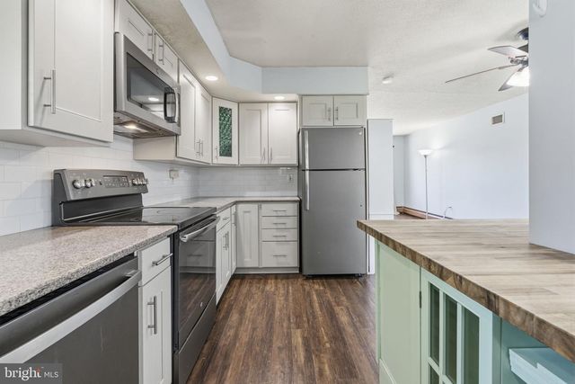 25 VERMILLION LN, Levittown, PA 19054