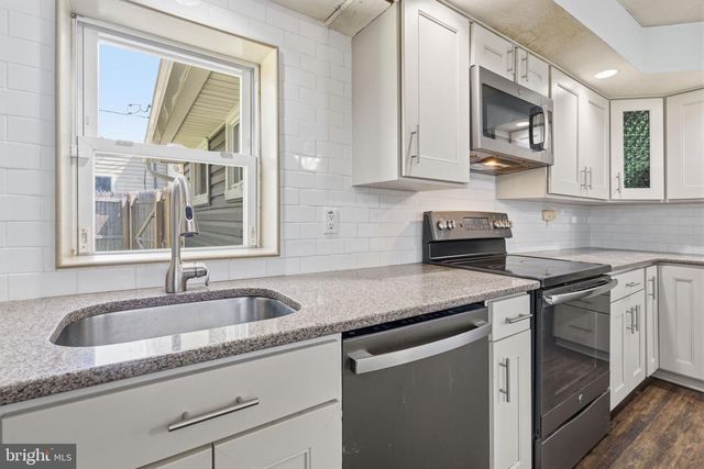 25 VERMILLION LN, Levittown, PA 19054