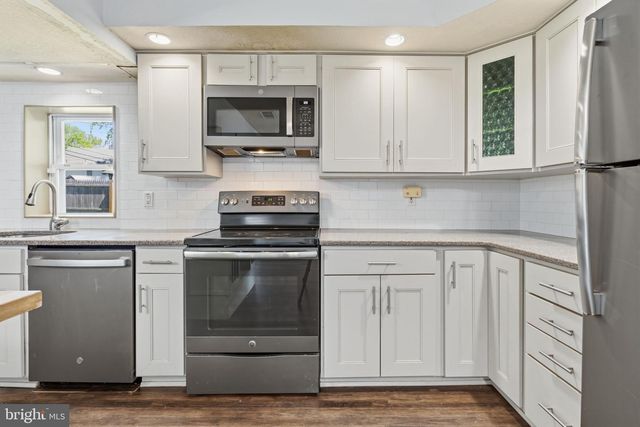 25 VERMILLION LN, Levittown, PA 19054