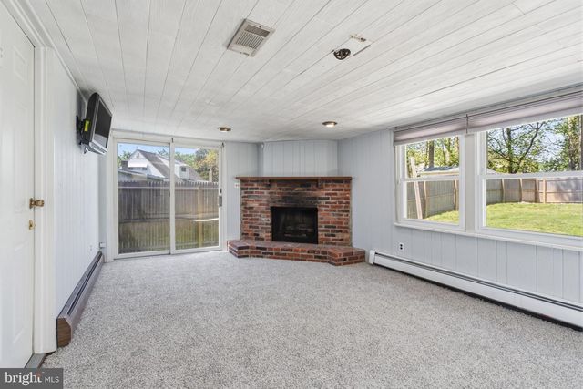 25 VERMILLION LN, Levittown, PA 19054