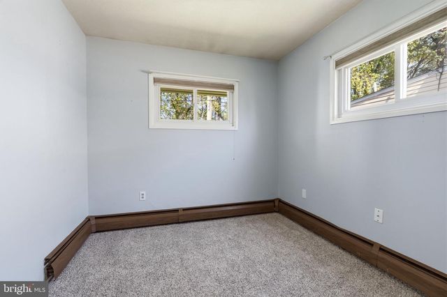 25 VERMILLION LN, Levittown, PA 19054