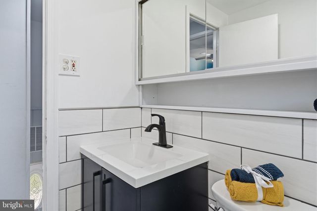 25 VERMILLION LN, Levittown, PA 19054