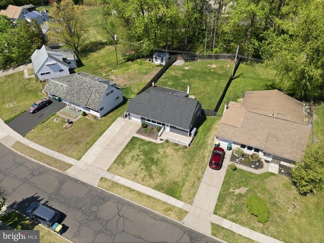 25 VERMILLION LN, Levittown, PA 19054