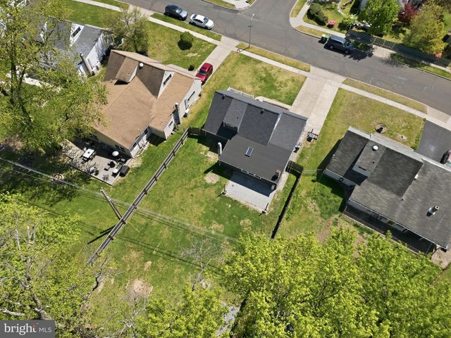25 VERMILLION LN, Levittown, PA 19054