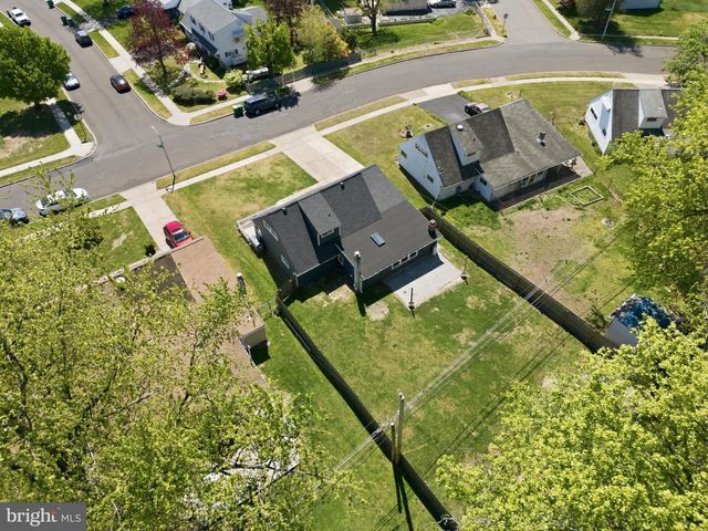 25 VERMILLION LN, Levittown, PA 19054