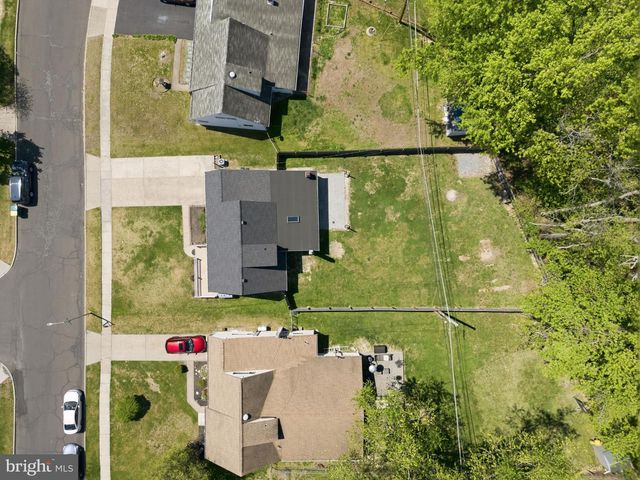 25 VERMILLION LN, Levittown, PA 19054