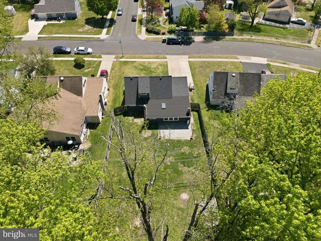 25 VERMILLION LN, Levittown, PA 19054