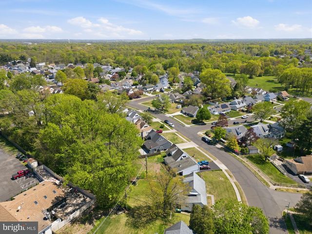 25 VERMILLION LN, Levittown, PA 19054