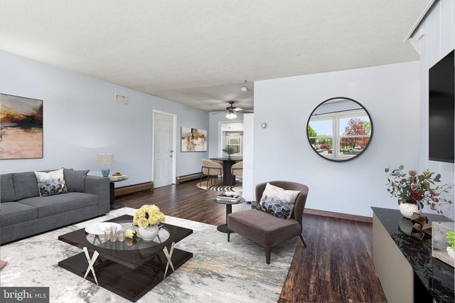 25 VERMILLION LN, Levittown, PA 19054