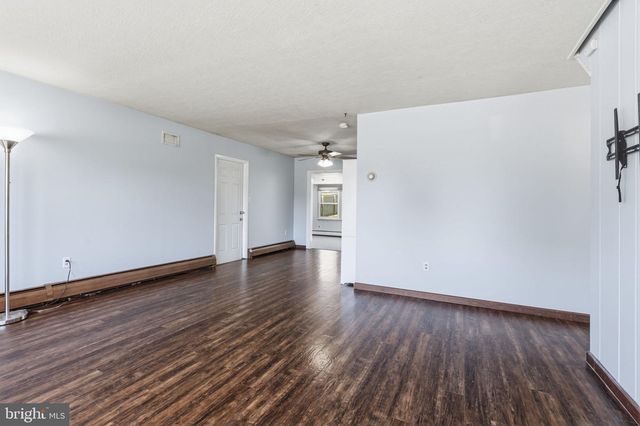 25 VERMILLION LN, Levittown, PA 19054