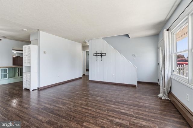 25 VERMILLION LN, Levittown, PA 19054