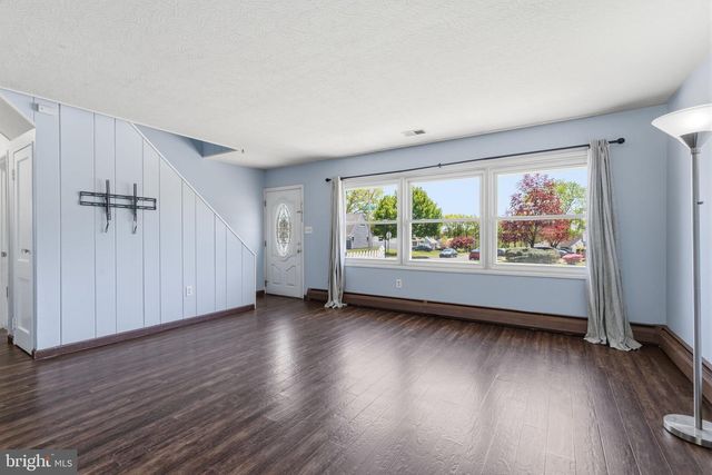 25 VERMILLION LN, Levittown, PA 19054