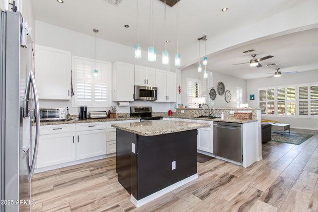 1414 W SWAN Court, Chandler, AZ 85286