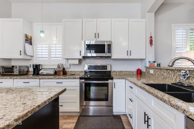 1414 W SWAN Court, Chandler, AZ 85286