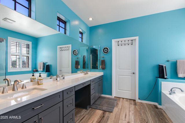 1414 W SWAN Court, Chandler, AZ 85286