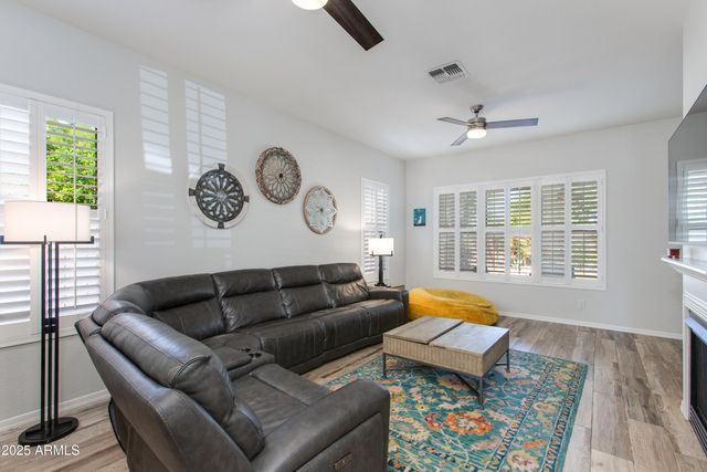 1414 W SWAN Court, Chandler, AZ 85286