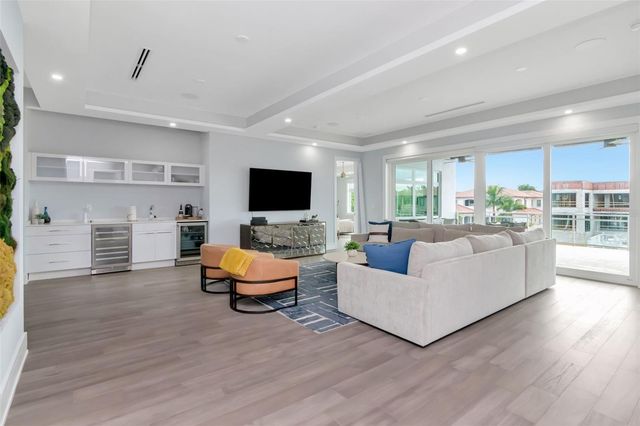 4936 W SAN RAFAEL STREET, Tampa, FL 33629