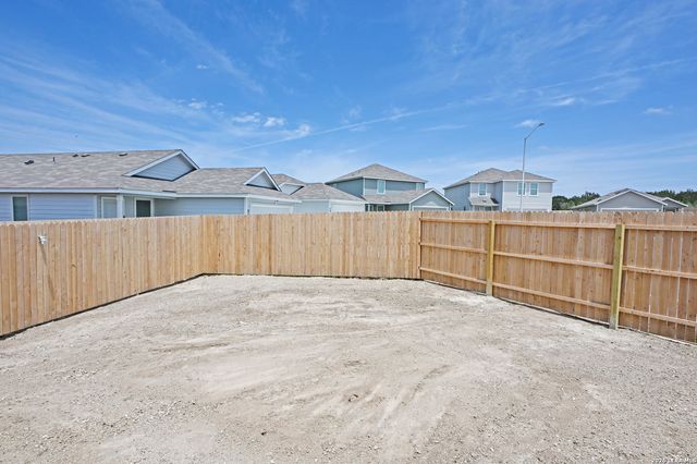 729 THEA MDWS, Marion, TX 78124