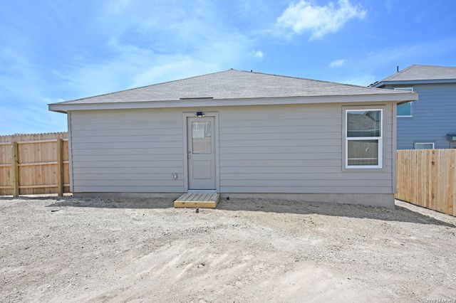 729 THEA MDWS, Marion, TX 78124