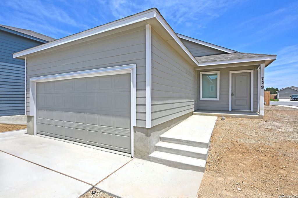 729 THEA MDWS, Marion, TX 78124