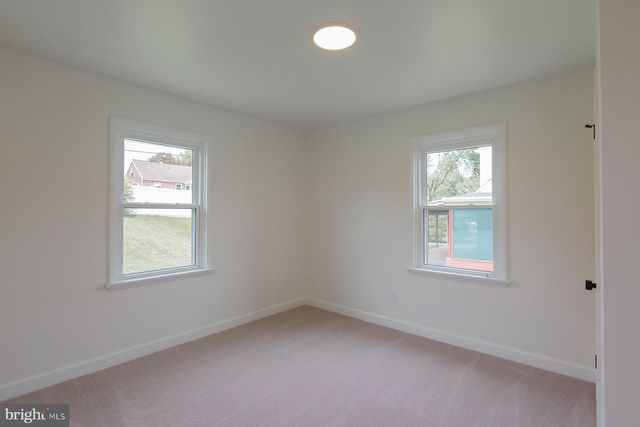 1307 MEADOWCREEK LN, Lancaster, PA 17603