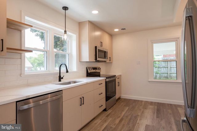 1307 MEADOWCREEK LN, Lancaster, PA 17603