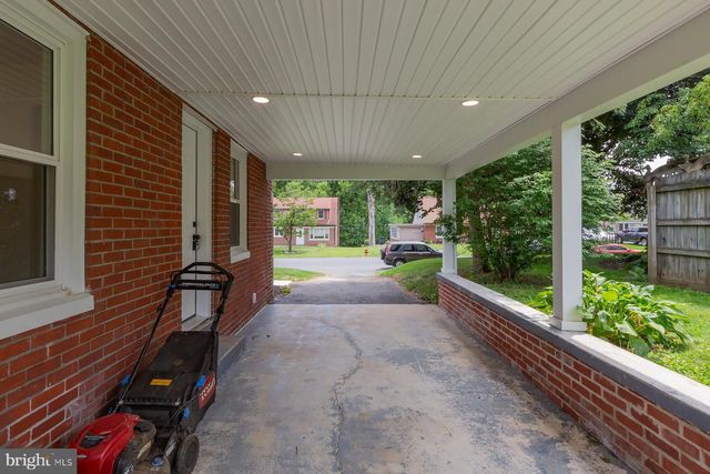 1307 MEADOWCREEK LN, Lancaster, PA 17603