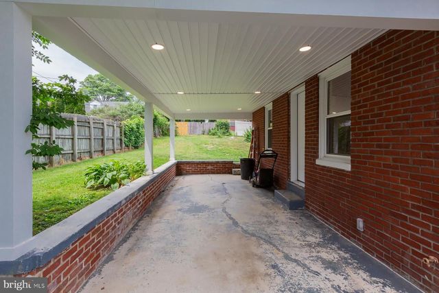 1307 MEADOWCREEK LN, Lancaster, PA 17603