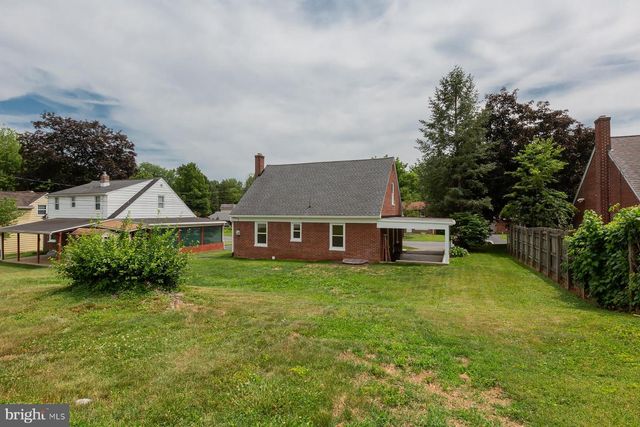 1307 MEADOWCREEK LN, Lancaster, PA 17603
