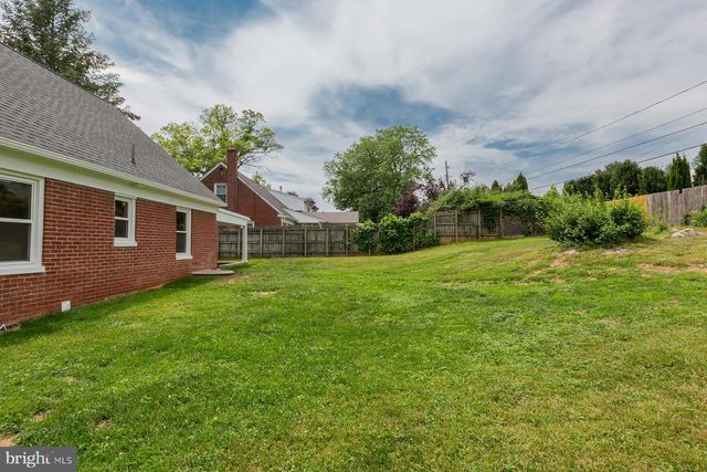 1307 MEADOWCREEK LN, Lancaster, PA 17603