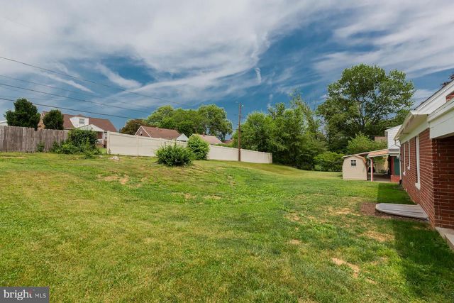 1307 MEADOWCREEK LN, Lancaster, PA 17603