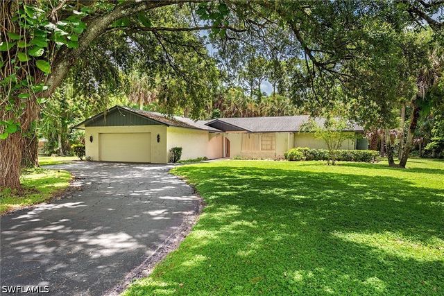 6040 Lancewood WAY, Naples, FL 34116