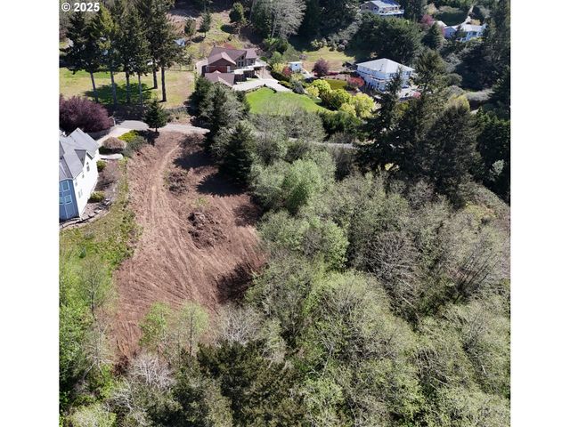 Upper Benham Ln 300, Brookings, OR 97415