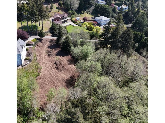 Upper Benham Ln 300, Brookings, OR 97415