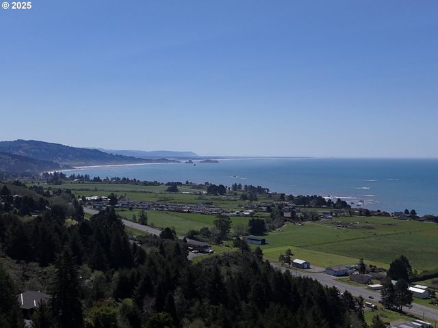 Upper Benham Ln 300, Brookings, OR 97415