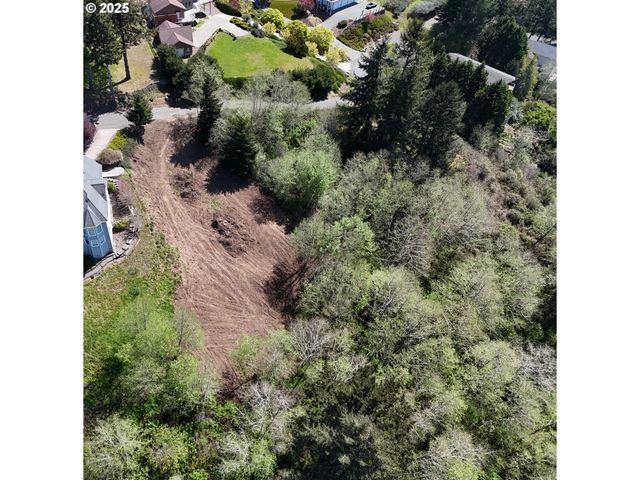 Upper Benham Ln 300, Brookings, OR 97415