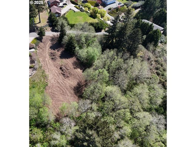 Upper Benham Ln 300, Brookings, OR 97415