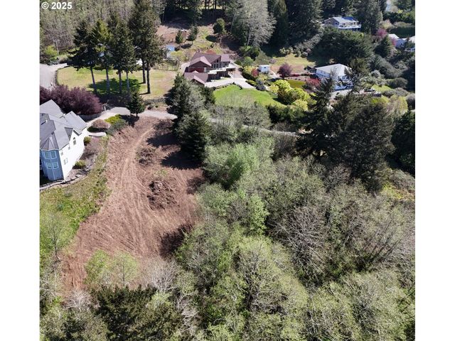 Upper Benham Ln 300, Brookings, OR 97415