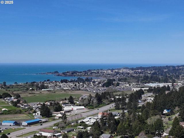 Upper Benham Ln 300, Brookings, OR 97415