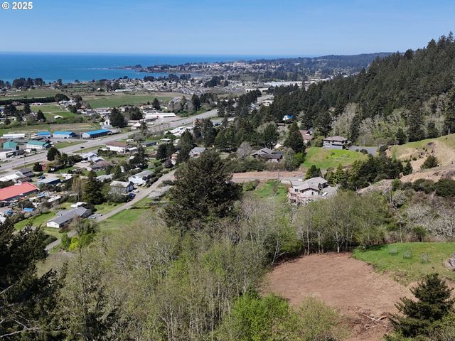 Upper Benham Ln 300, Brookings, OR 97415