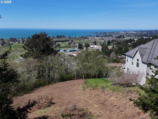 Upper Benham Ln 300, Brookings, OR 97415