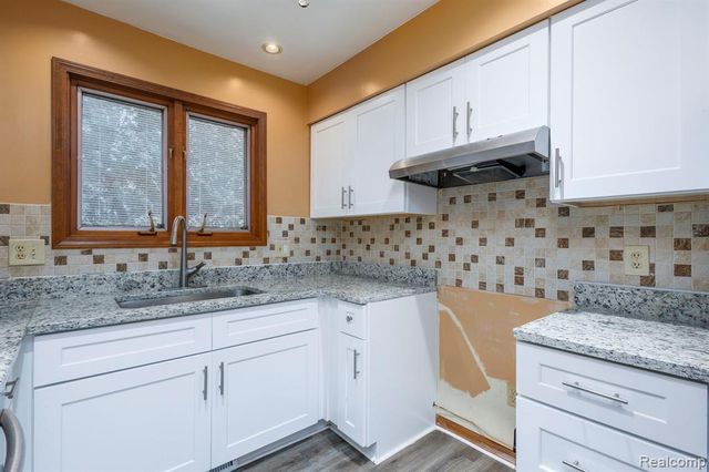 22560 Van Street, Saint Clair Shores, MI 48081