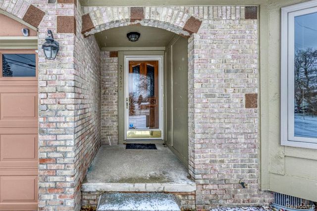 22560 Van Street, Saint Clair Shores, MI 48081