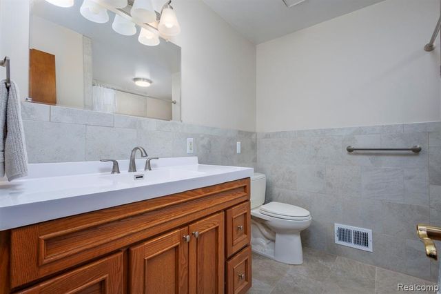 22560 Van Street, Saint Clair Shores, MI 48081