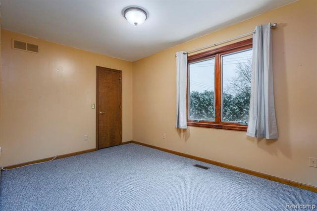 22560 Van Street, Saint Clair Shores, MI 48081