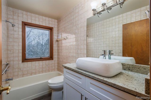 22560 Van Street, Saint Clair Shores, MI 48081